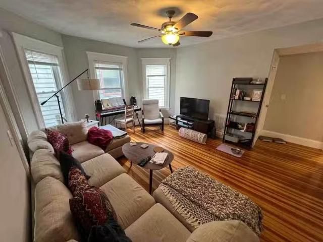 House for rent in Somerville