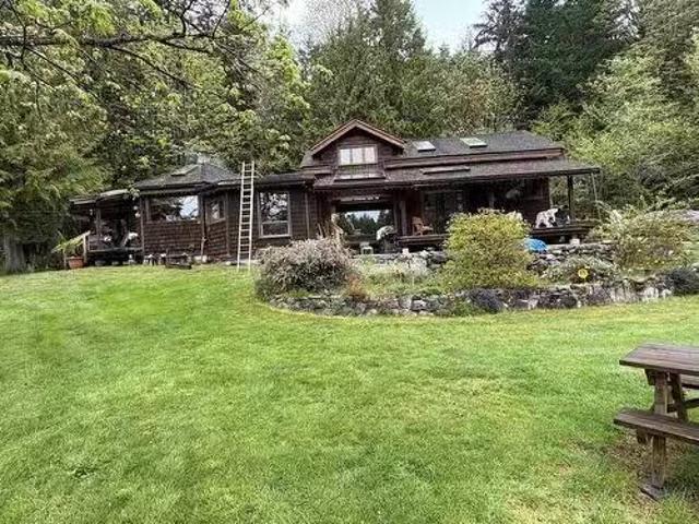 House for sale in Halfmoon Bay House for sale in Halfmoon Bay