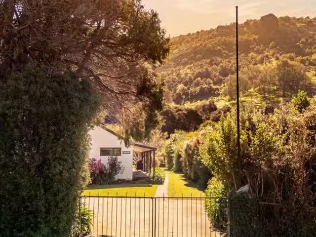 House for sale in Little Akaloa, Canterbury