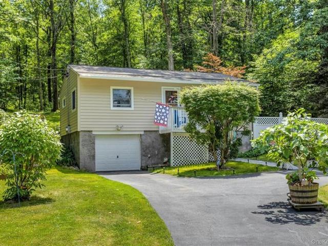 House for sale in Baldwin Place, New York
