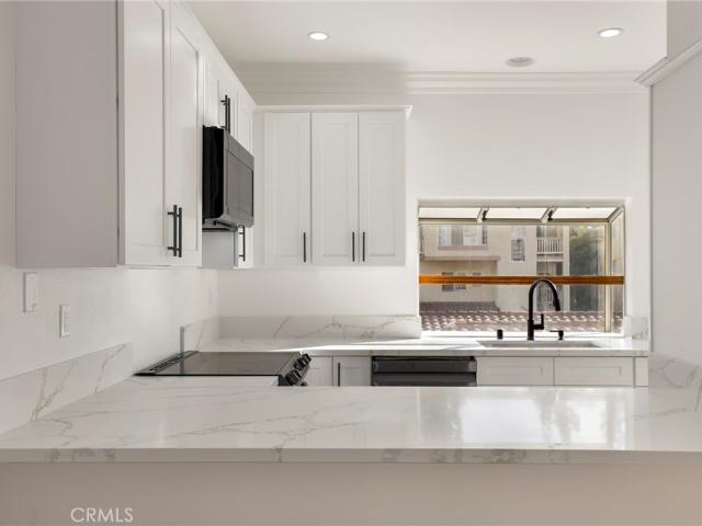 Townhouse for sale in Oak Park, California