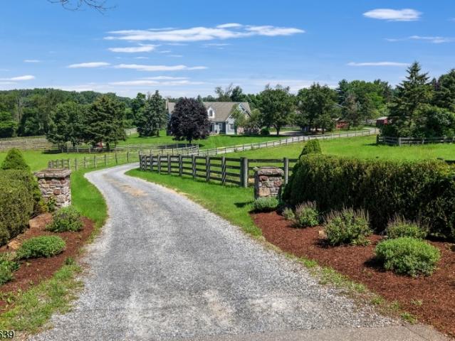 House for sale in Pittstown, New Jersey