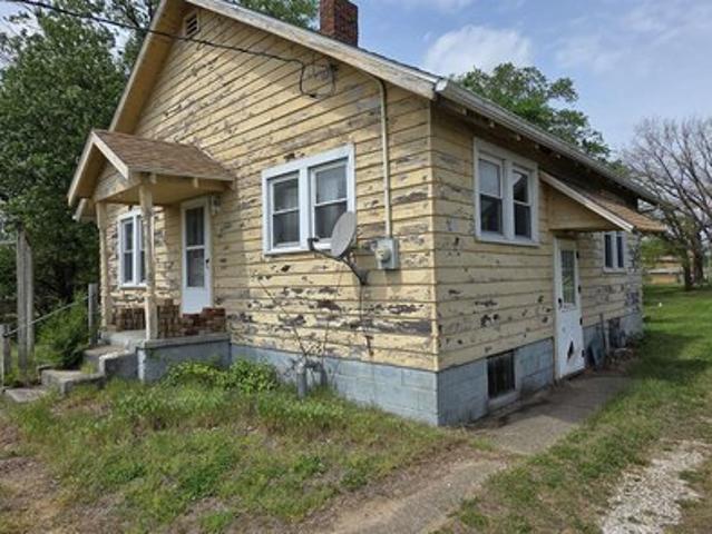 House for sale in Plainville, Indiana