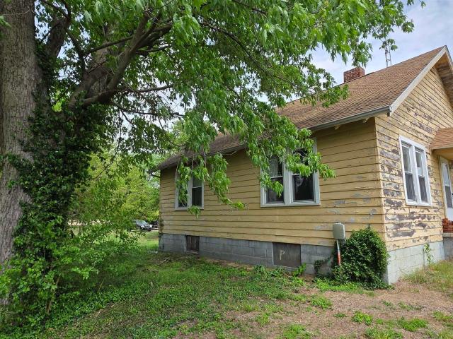 House for sale in Plainville, Indiana