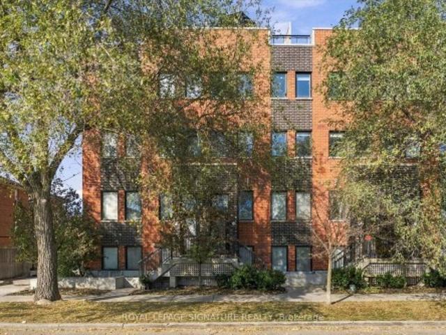 Townhouse for sale in York Centre, Toronto
