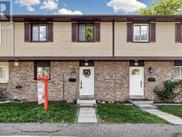 Townhouse for sale in Georgina, Ontario