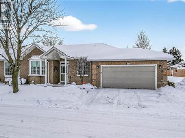 Townhouse for sale in Ancaster, Ontario