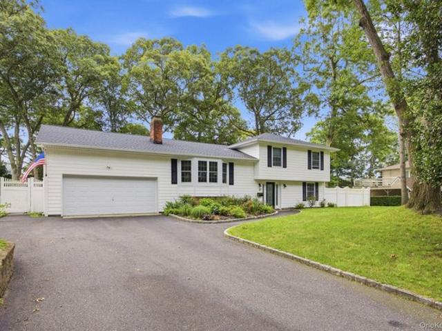 House for sale in Smithtown, New York