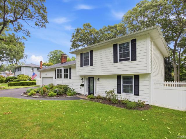 House for sale in Smithtown, New York