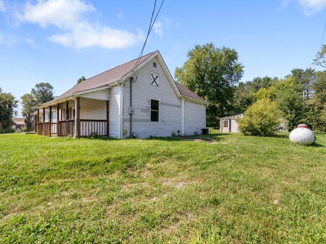 House for sale in Fayetteville, Bedford