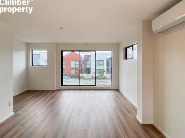Townhouse for rent in Paremoremo, Oroua County