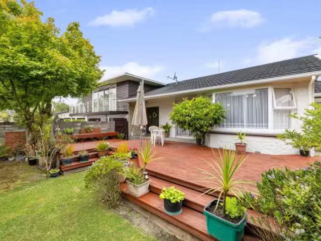 House for sale in Chaslands, Canterbury