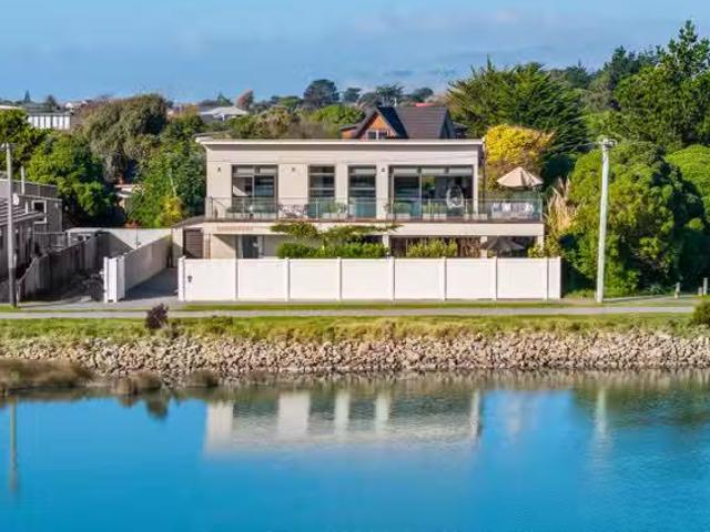 House for sale in Chaslands, Canterbury