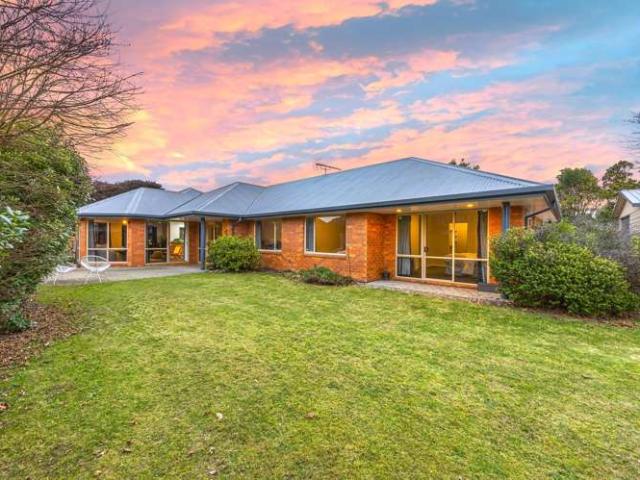 House for sale in Chaslands, Canterbury