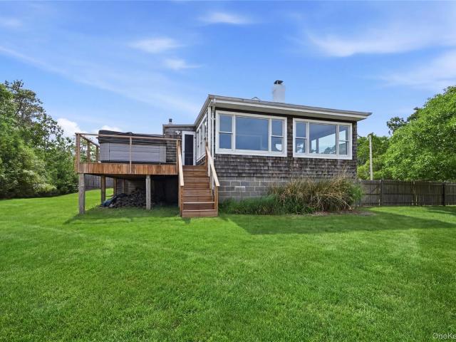 House for sale in Flanders, Town of Southampton
