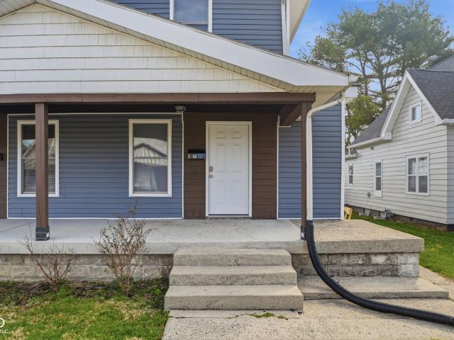 House for sale in Near Eastside, Camby