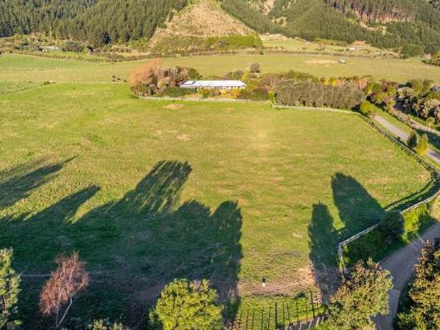 Property for sale in Peka Peka, Wellington