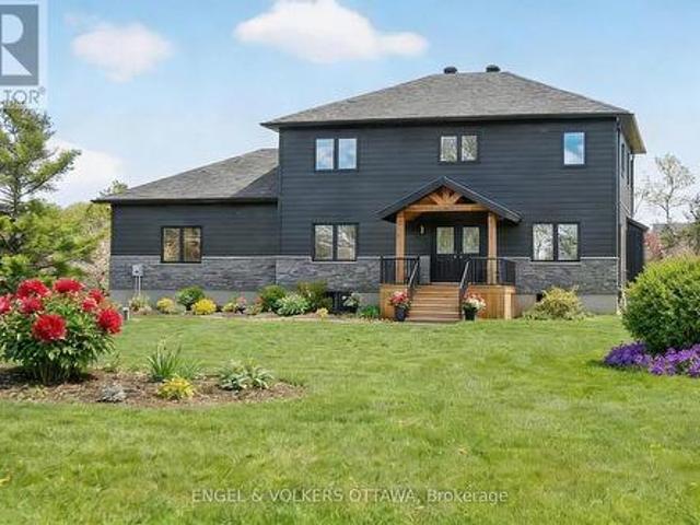 House for sale in Renfrew, Ontario