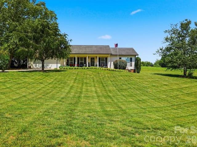 House for sale in Hiddenite, North Carolina