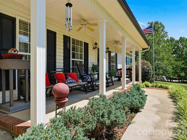 House for sale in Hiddenite, North Carolina