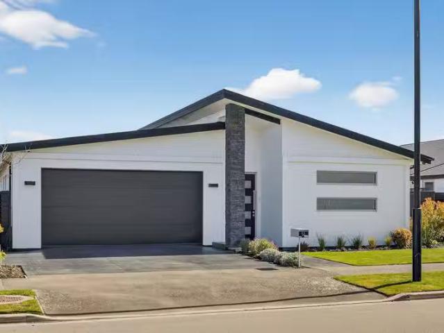 House for sale in Chaslands, Canterbury