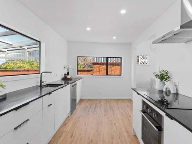 House for sale in Chaslands, Canterbury