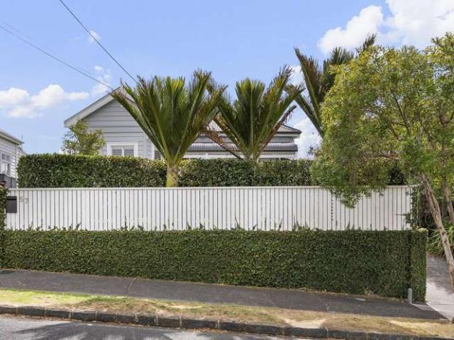 House for sale in Westmere