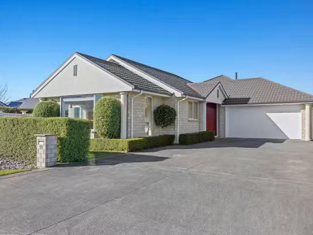 House for sale in Chaslands, Canterbury