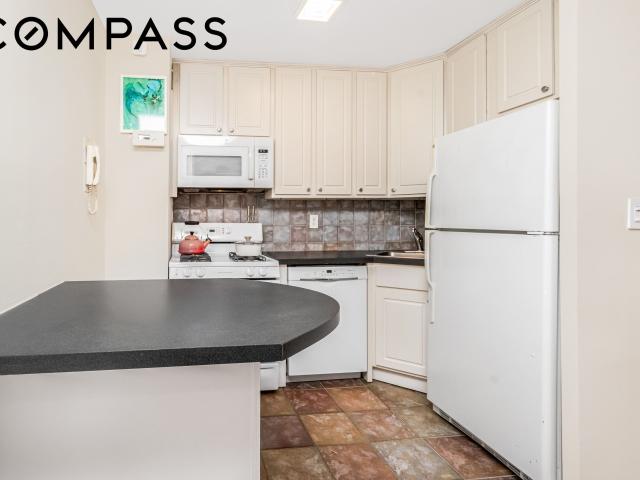 Property for sale in The Bronx, Arverne
