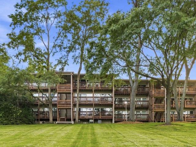 Condo for sale in Lisle, Illinois