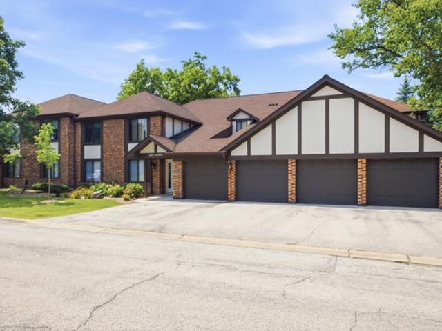 Condo for sale in Westmont, Illinois