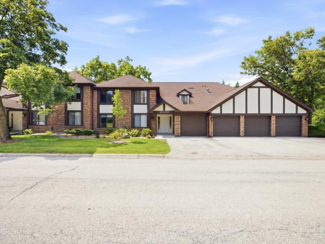 Condo for sale in Westmont, Illinois