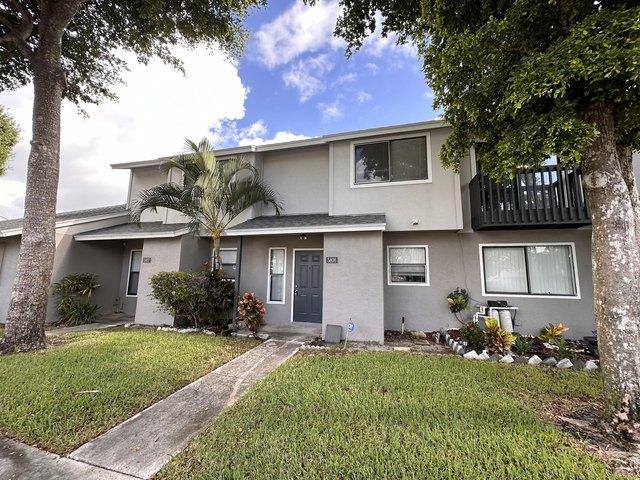 Townhouse for sale in Greenacres, Florida