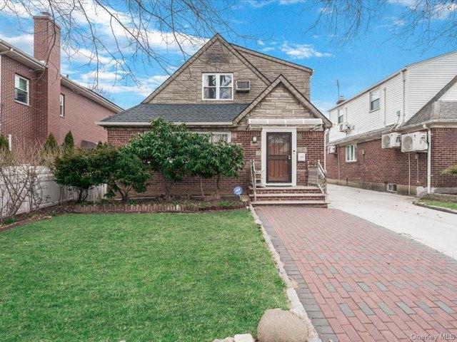 House for sale in Queens, Arverne
