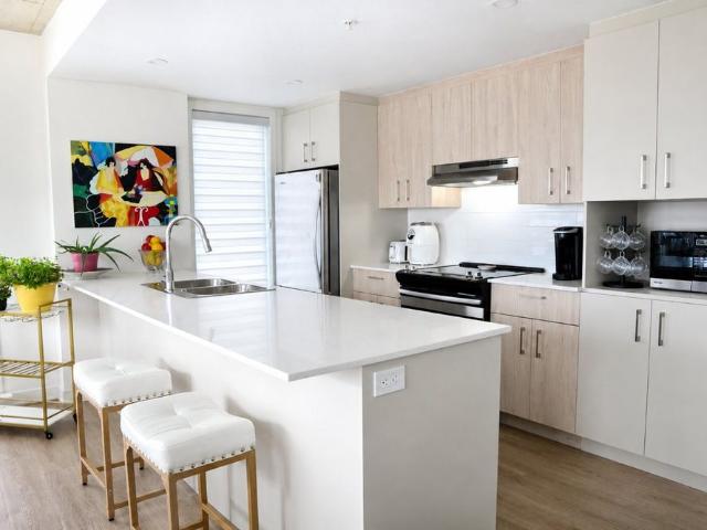 Apartment for rent in Pointe-claire, Quebec