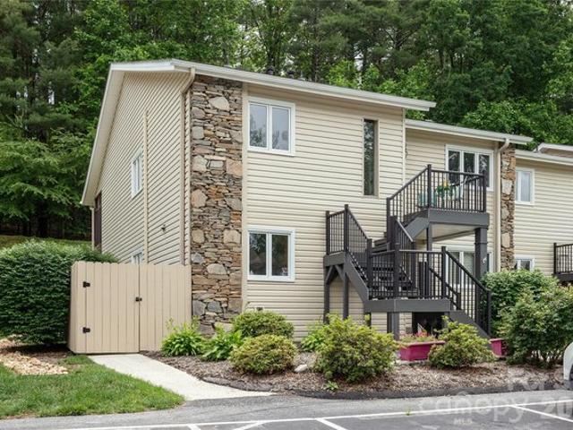 Condo for sale in Hendersonville, North Carolina