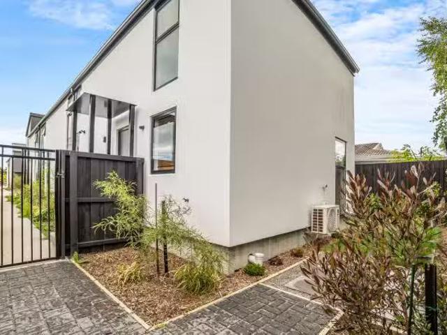 House for sale in Chaslands, Canterbury