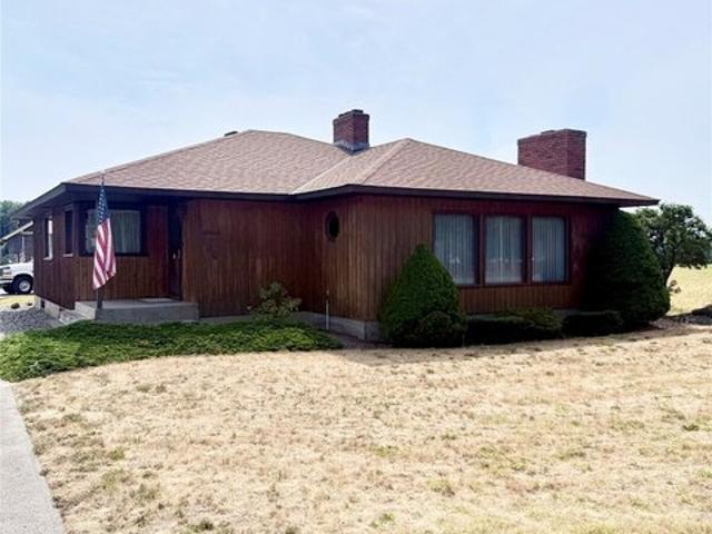 House for sale in College Place, Washington
