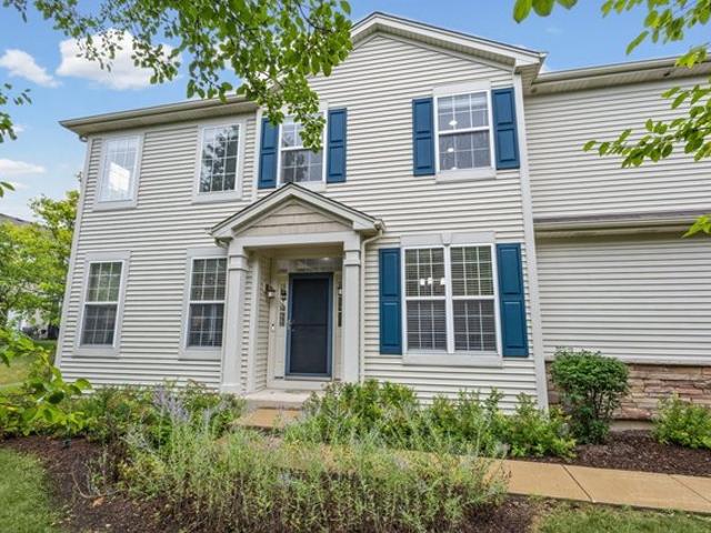 Townhouse for sale in Round Lake, Illinois
