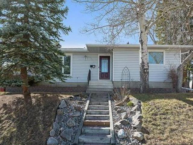 House for sale in Calgary