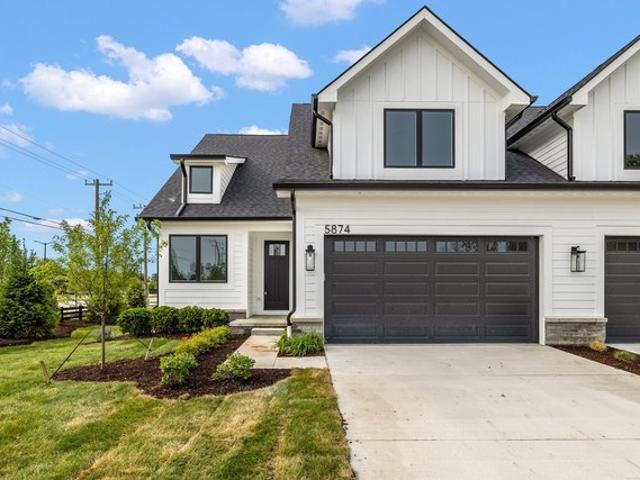 Townhouse for sale in Sterling Heights, Macomb County