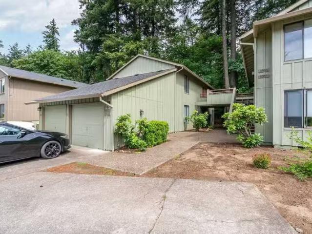 Condo for rent in Lake Oswego