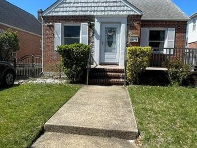 House for sale in Queens, Arverne