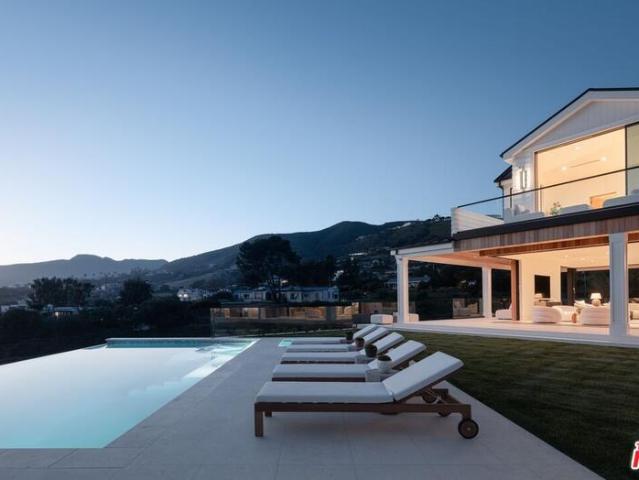 House for sale in Malibu