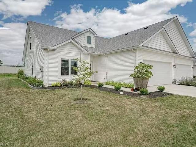 Condo for sale in Elyria