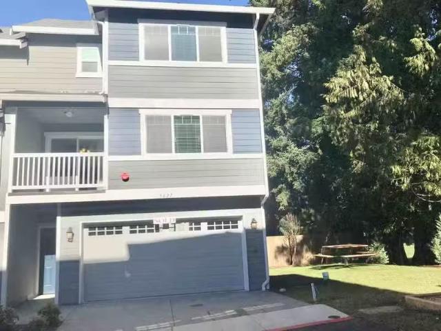 Condo for rent in Everett