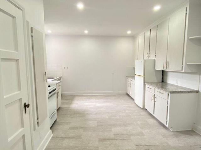 Apartment for rent in Côte-des-Neiges–Notre-Dame-de-Grâce, Hampstead