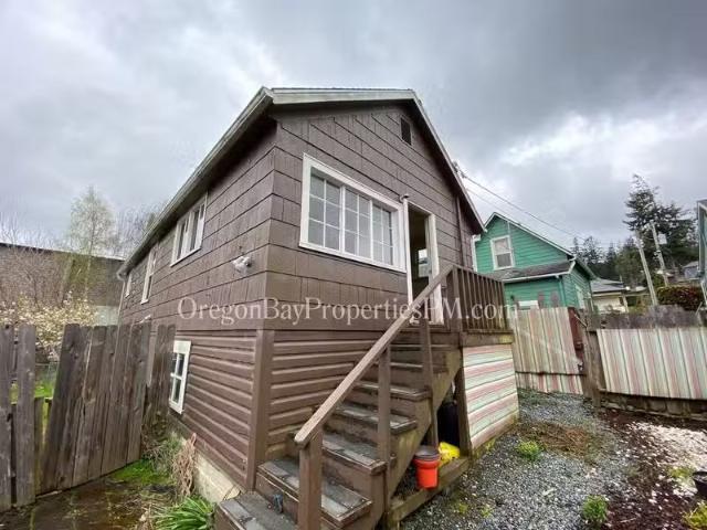 House for rent in Coos Bay