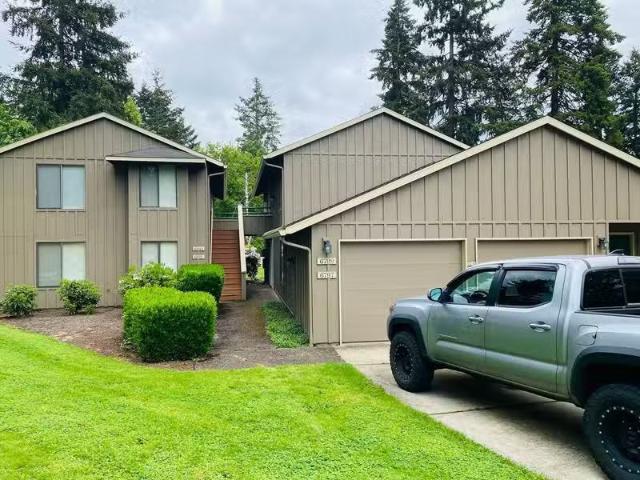 Condo for rent in Lake Oswego