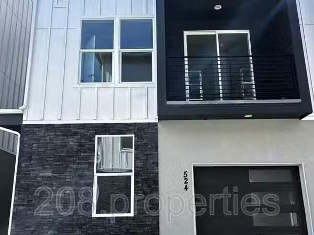 Condo for rent in Garden City